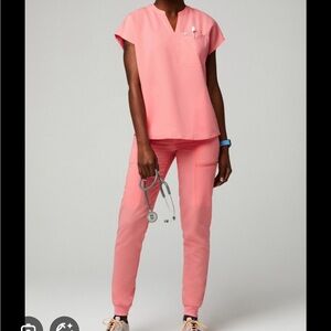 Fabletics Women's Coral Evolve Top & Jogger scrub set